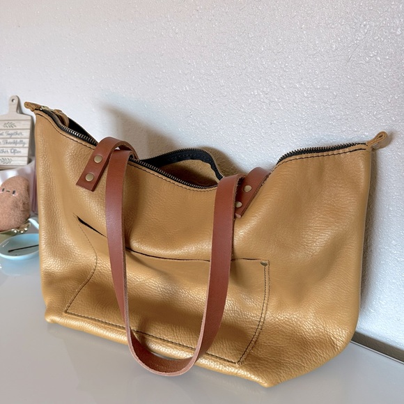 EUC 🍯 Portland Leather Large Zip Tote in Gorgeous Honeycomb Tandles Combo. - Picture 5 of 6